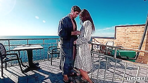 Sexy babe fucks like a slutty ass