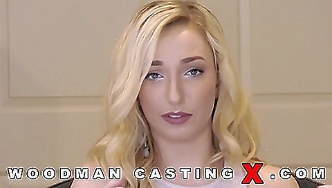 Mature and the sexy blonde with a dildo