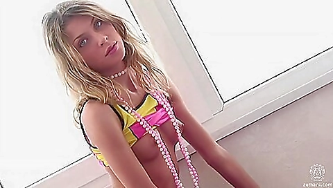 Sexy young girl give easeding sex for cash