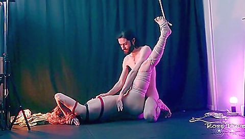 Milf and sexy girl's ass anklynter